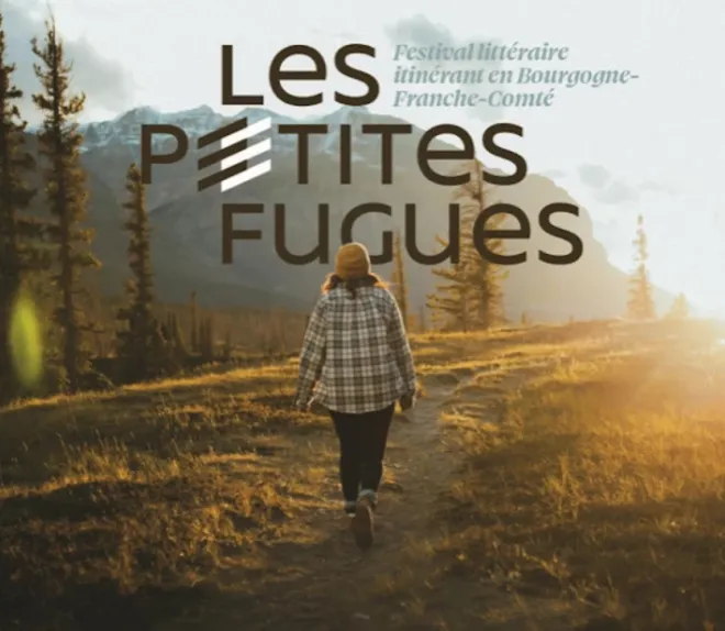 Affiche du festival littéraire « Les Petites Fugues » montrant une personne marchant sur un sentier de montagne au soleil.